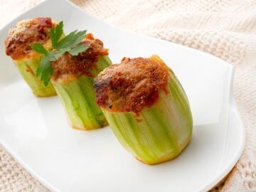 Receta barata, rica y f&aacute;cil de Karlos Argui&ntilde;ano: calabacines rellenos de carne