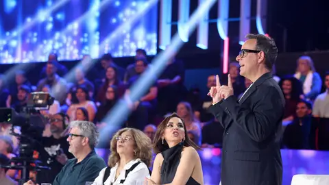 “Algo está haciendo usted”: Àngel Llàcer sospecha que Manel Fuentes trama algo en el arranque de la tercera gala “Algo está haciendo usted”: Àngel Llàcer sospecha que Manel Fuentes trama algo en el arranque de la tercera gala