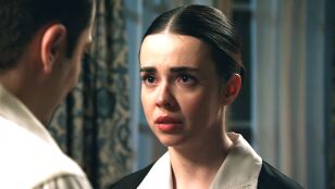 Paula se cuela en la habitaci&oacute;n de Tasio y vuelve a besarle, pero &eacute;l la frena: &ldquo;M&aacute;rchate, por favor&rdquo;