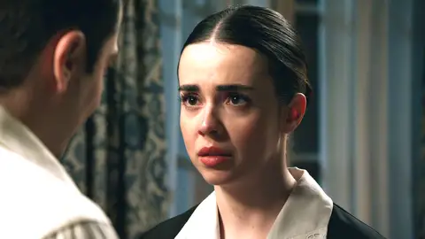 Paula se cuela en la habitación de Tasio y vuelve a besarle, pero él la frena: “Márchate, por favor” Paula se cuela en la habitación de Tasio y vuelve a besarle, pero él la frena: “Márchate, por favor”