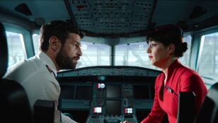 Carol no se ha atrevido a contarle todav&iacute;a a su familia que se va a casar con Daryl. Aunque habla todos los d&iacute;as con ellos por tel&eacute;fono, nunca encuentra el momento oportuno para darles la buena noticia. &ldquo;S&iacute;, he intentado alargar el contarle a mi familia lo nuestro: No quer&iacute;a romper la burbuja en la que estamos. Siento que en cuanto lo diga en voz alta algo malo pasar&aacute;&rdquo;, intenta explicarle Carol a Daryl para que entienda su actitud. El amigo de Can comprende la actitud de su prometida e intenta tranquilizarla: &ldquo;Nada va a estropear esto. Estoy deseando conocer a tu familia&rdquo;. &iquest;Se atrever&aacute; a dar el paso pronto la azafata?