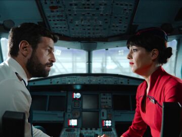 Carol no se ha atrevido a contarle todav&iacute;a a su familia que se va a casar con Daryl. Aunque habla todos los d&iacute;as con ellos por tel&eacute;fono, nunca encuentra el momento oportuno para darles la buena noticia. &ldquo;S&iacute;, he intentado alargar el contarle a mi familia lo nuestro: No quer&iacute;a romper la burbuja en la que estamos. Siento que en cuanto lo diga en voz alta algo malo pasar&aacute;&rdquo;, intenta explicarle Carol a Daryl para que entienda su actitud. El amigo de Can comprende la actitud de su prometida e intent...