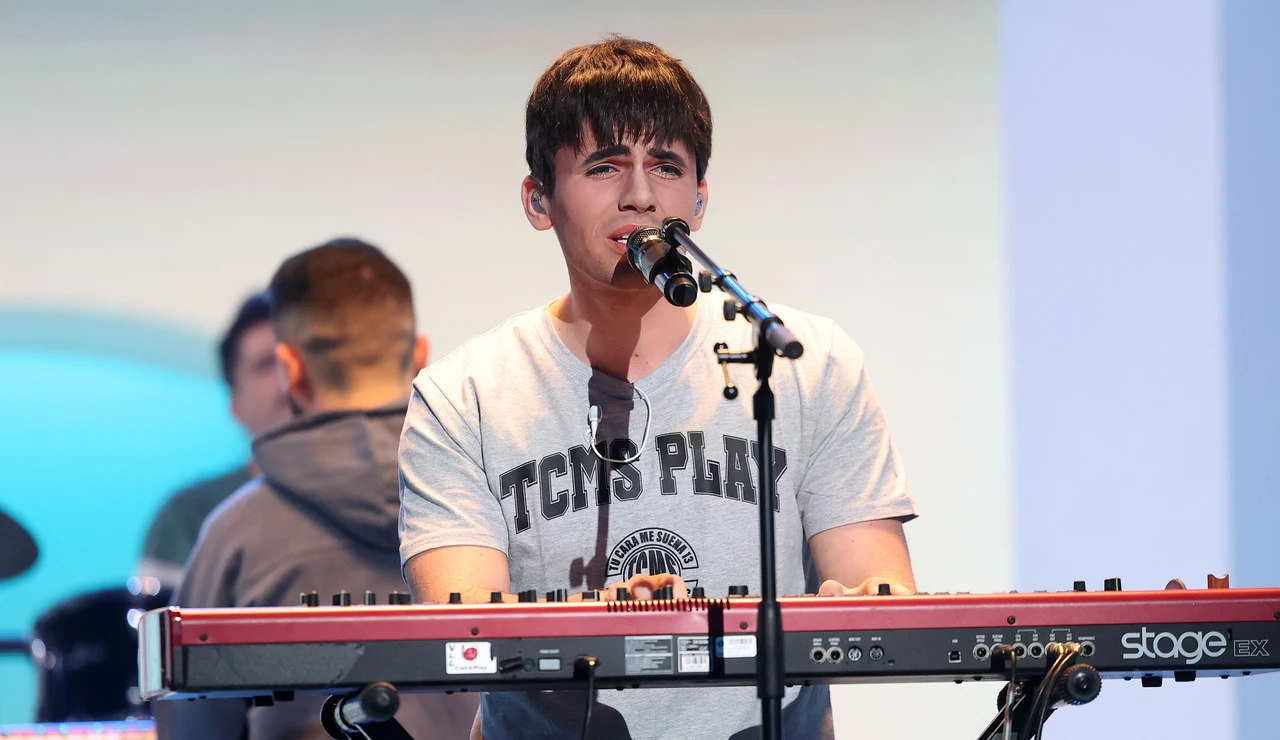 Martín Savi brilla interpretando en directo ‘Si no estás’ de Íñigo Quintero