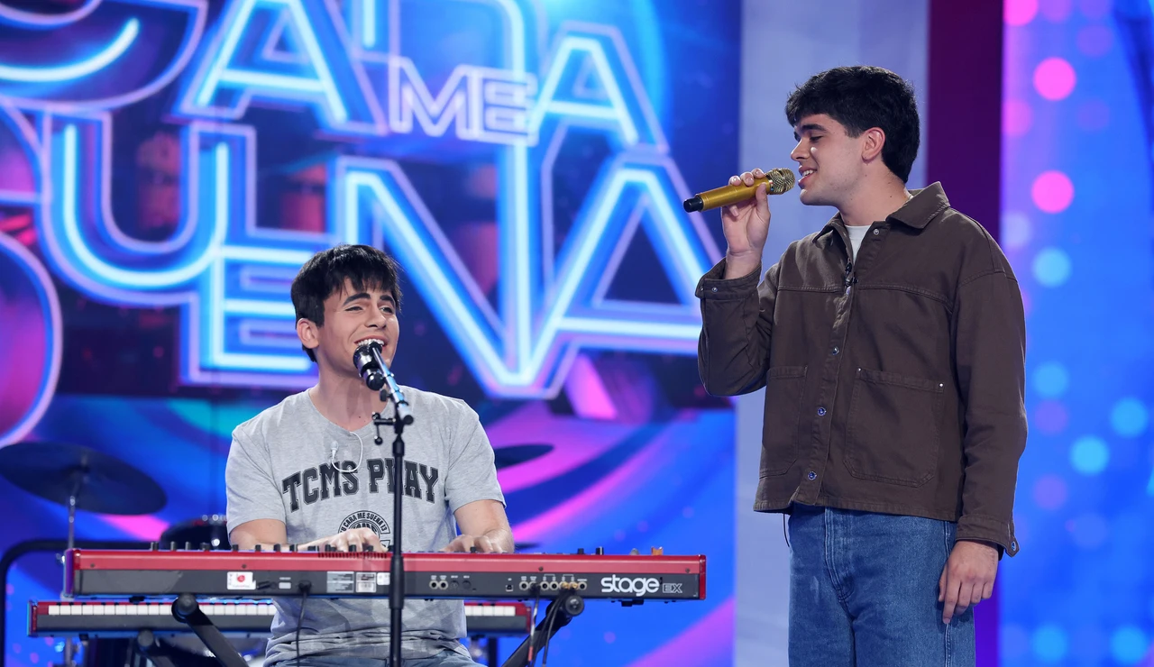 Martín Savi e Iñigo Quintero emocionan cantando juntos ‘Si no estás’ al piano