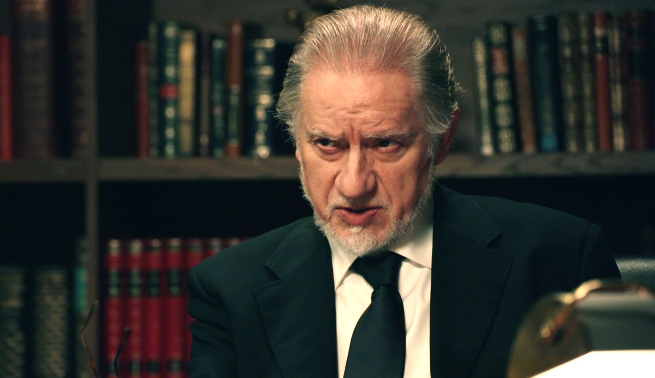 Tasio pide a Dami&aacute;n que readmita a Paula