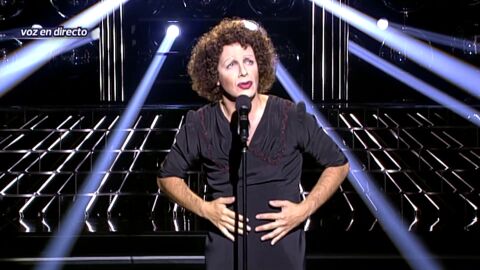 As&iacute; fue la imitaci&oacute;n que &Agrave;ngel Ll&agrave;cer hizo de &Eacute;dith Piaf en la primera gala de Tu cara me suena de la historia