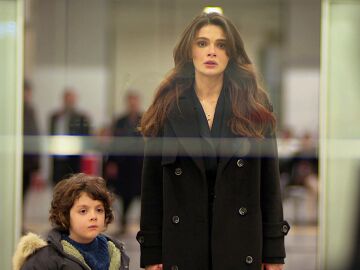 Una confesi&oacute;n de sangre y una huida a contrarreloj en los pr&oacute;ximos cap&iacute;tulos de En tierra lejana