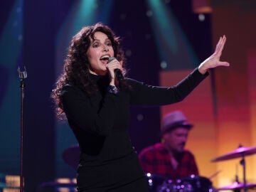 Dos en uno: Cristina Casta&ntilde;o hace justicia a 'La puerta de Alcal&aacute;' imitando a V&iacute;ctor Manuel y a Ana Bel&eacute;n