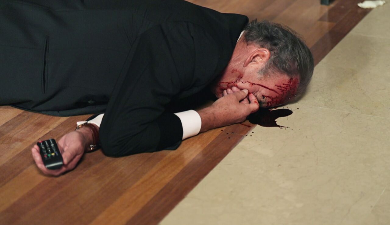 &Agrave;ngel Ll&agrave;cer interrumpe la fiesta: &ldquo;Bert&iacute;n ha muerto&rdquo;