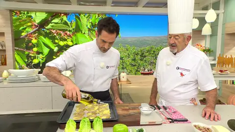 Sazona y mójalas con un chorro de aceite de oliva Sazona y mójalas con un chorro de aceite de oliva