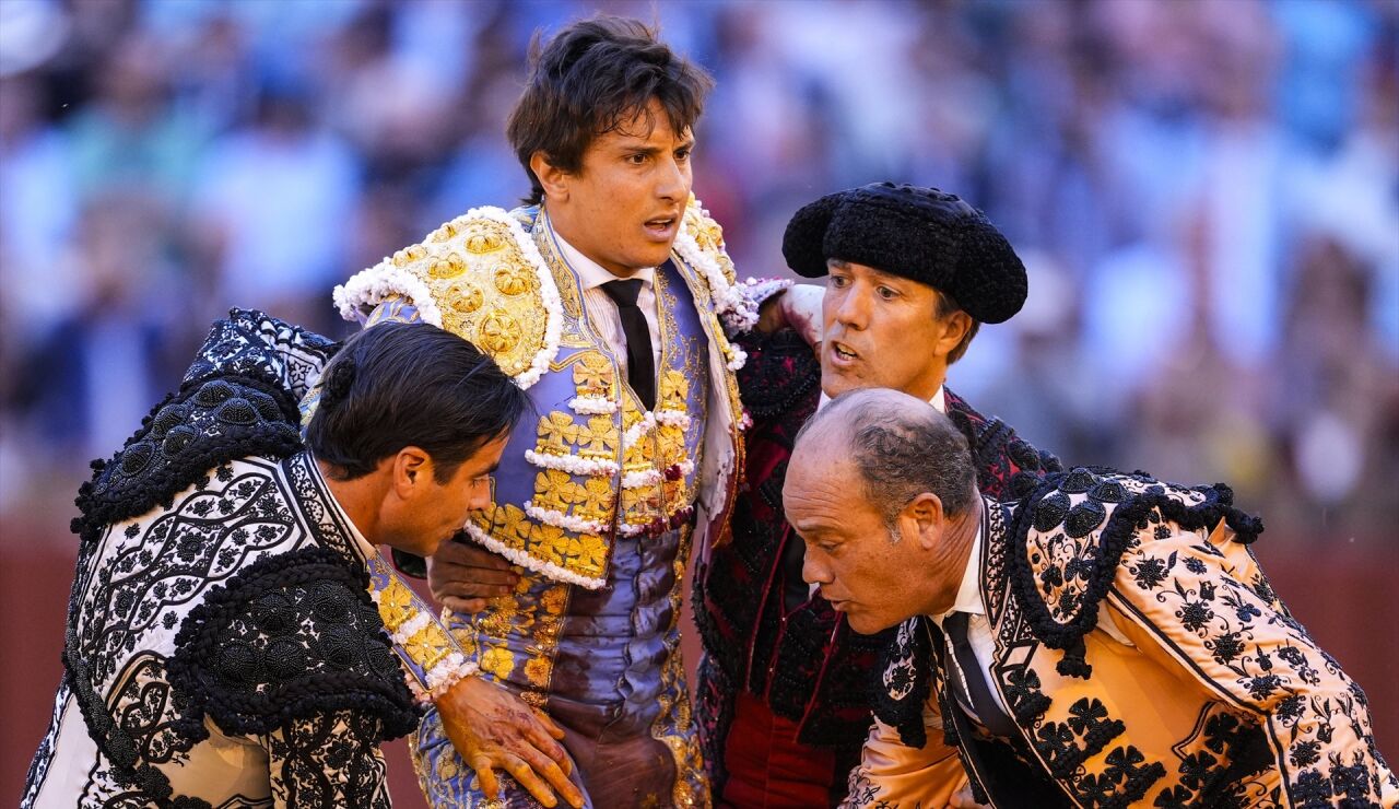 Cogida en Sevilla a Roca Rey