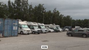 Una sanitaria obligada a dormir en su coche por el alquiler en Marbella: "Es triste y penoso"