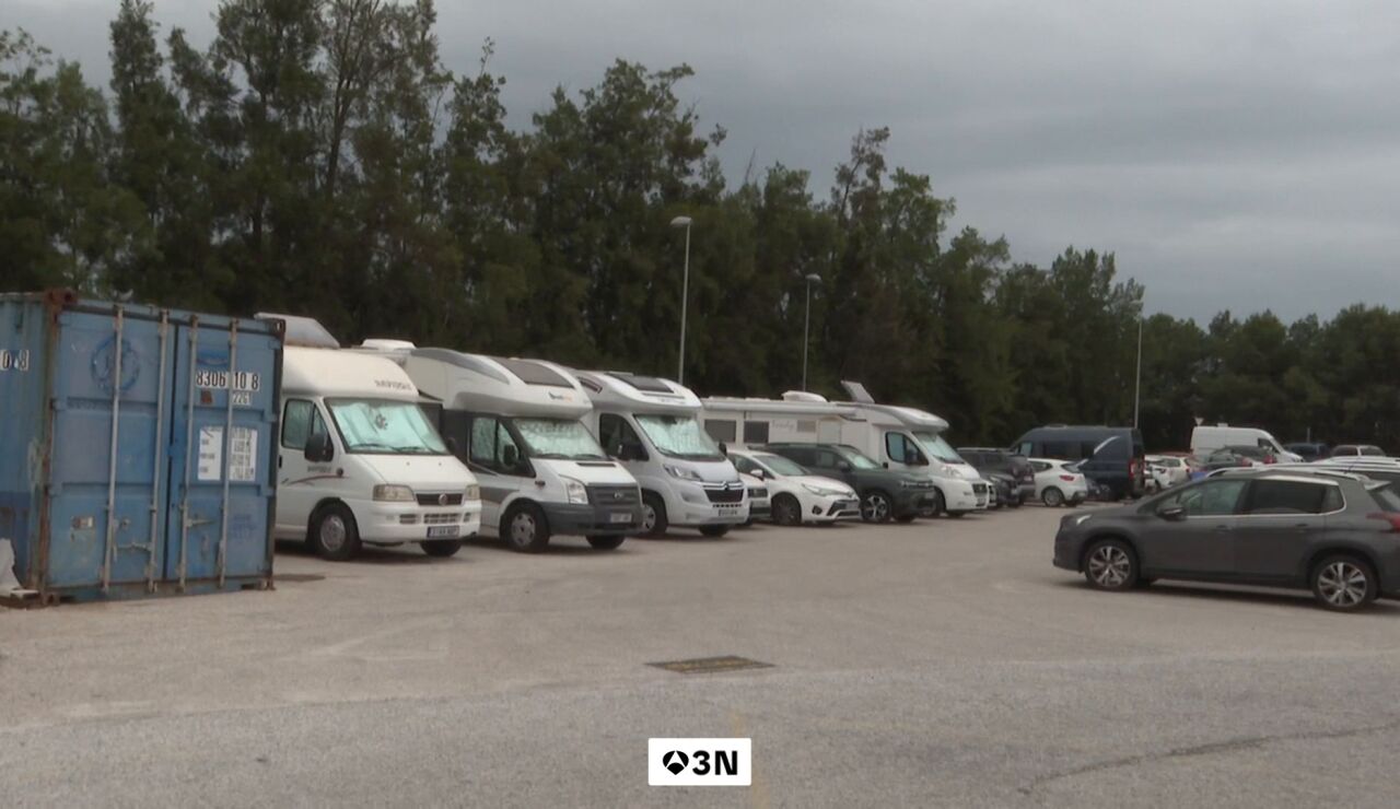 Una sanitaria obligada a dormir en su coche por el alquiler en Marbella: "Es triste y penoso"