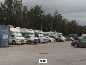 Una sanitaria obligada a dormir en su coche por el alquiler en Marbella: "Es triste y penoso"