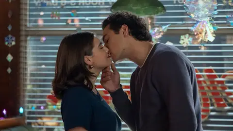 Primeras imágenes de Off Campus Primeras imágenes de Off Campus