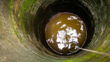 Imagen de archivo de una letrina de pozo