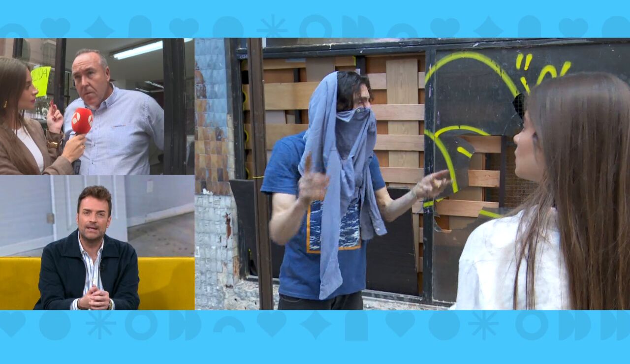 Imagen de uno de los okupas y los vecinos de Alcorc&oacute;n