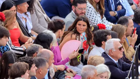 Tana Rivera viendo la corrida de toros de Roca Rey Tana Rivera viendo la corrida de toros de Roca Rey