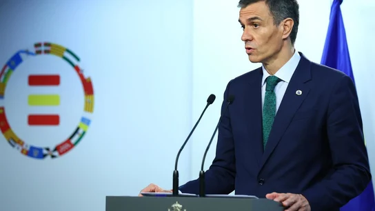 Sánchez advierte de que los pactos de PP y Vox afectarán a otros colectivos tras la "discriminación" a los migrantes Sánchez advierte de que los pactos de PP y Vox afectarán a otros colectivos tras la "discriminación" a los migrantes