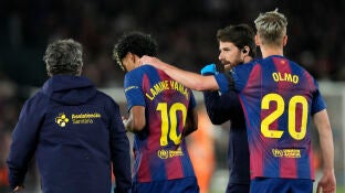 Lamine Yamal, en el momento de marcharse lesionado ante el Celta