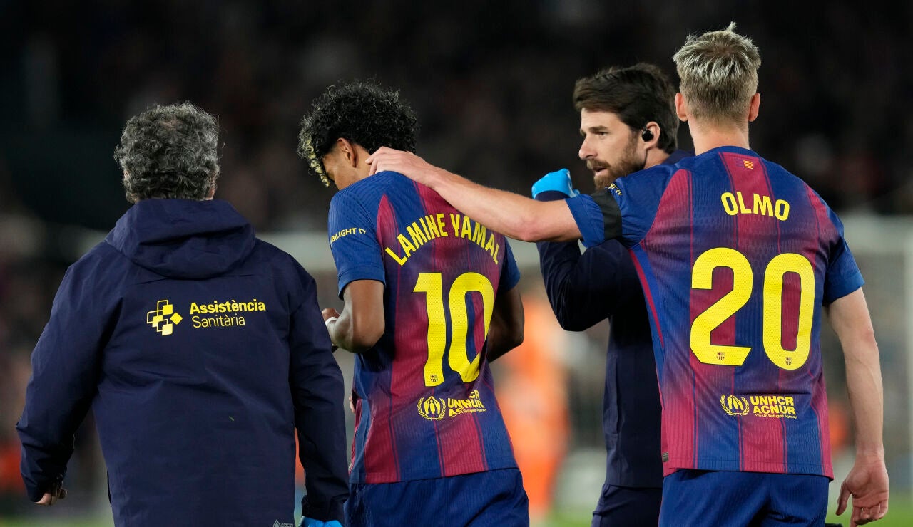 Lamine Yamal, en el momento de marcharse lesionado ante el Celta