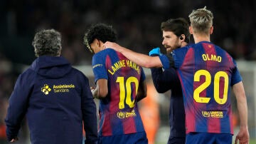 Lamine Yamal, en el momento de marcharse lesionado ante el Celta