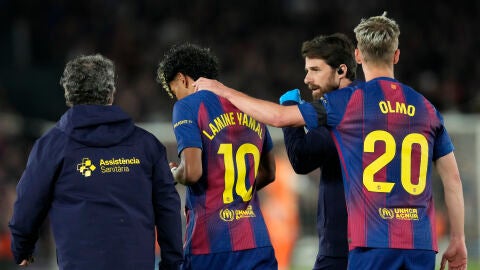 Lamine Yamal, en el momento de marcharse lesionado ante el Celta