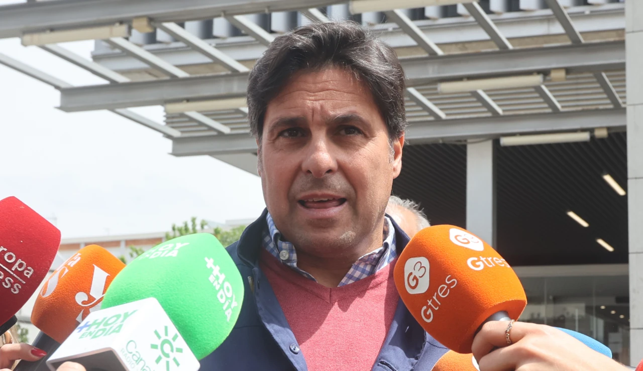 Fran Rivera atiende a los medios tras visitar a Roca Rey al hospital