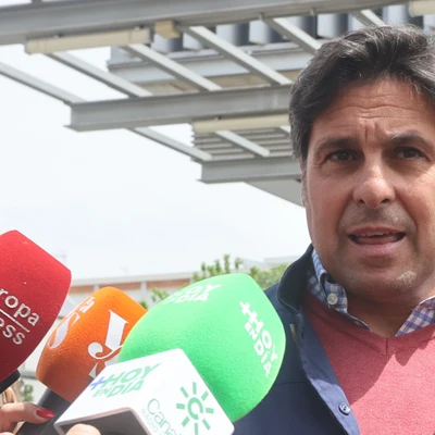 Fran Rivera atiende a los medios tras visitar a Roca Rey al hospital