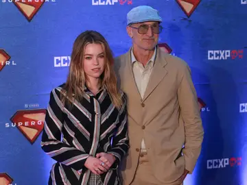 Milly Alcock y Craig Gillespie en la CCXP de México Milly Alcock y Craig Gillespie en la CCXP de México