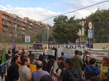 Trabajadores de institutos de L'Hospitalet (Barcelona) critican la presencia de Mossos en centros Trabajadores de institutos de L'Hospitalet (Barcelona) critican la presencia de Mossos en centros