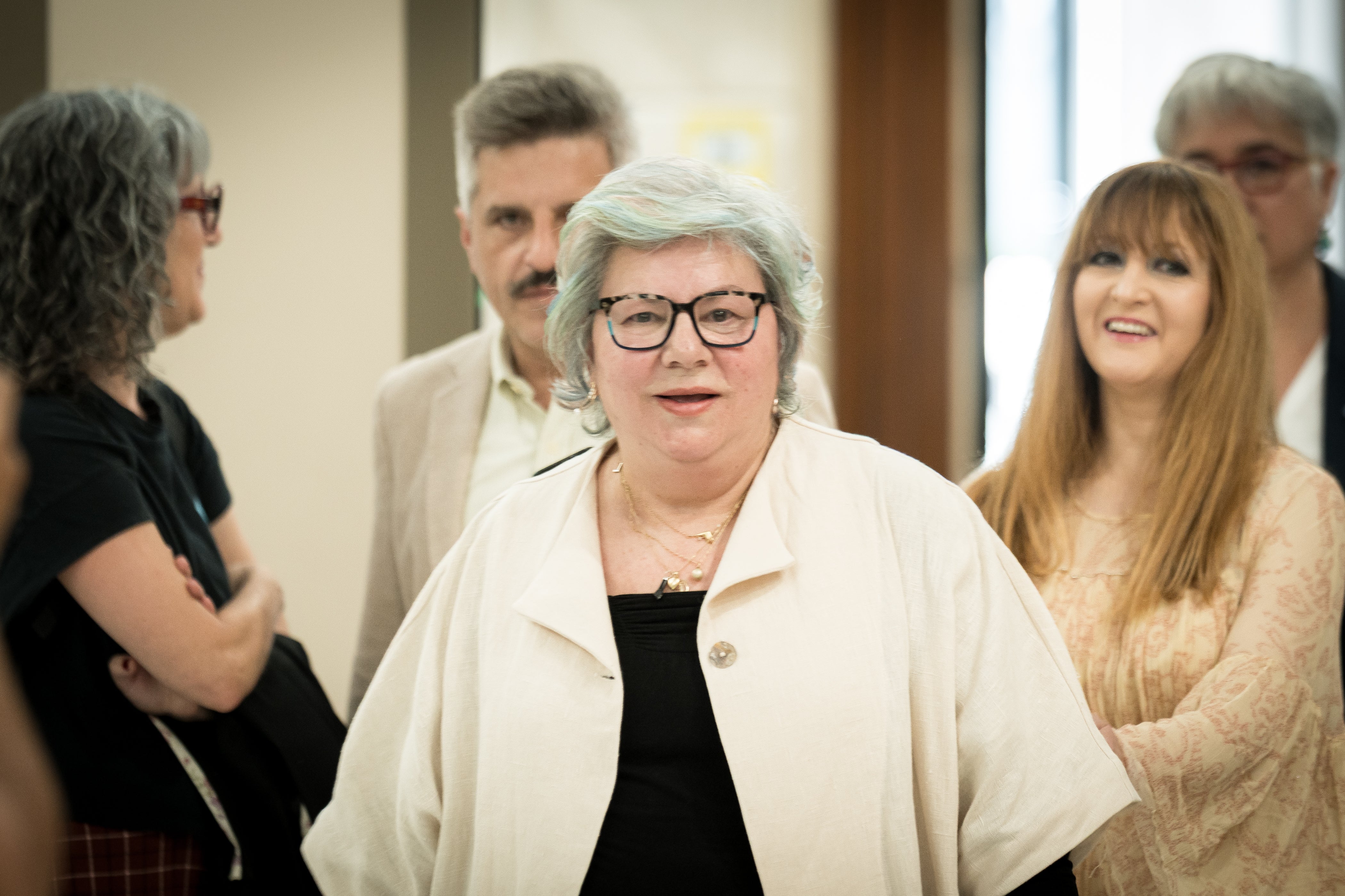 Dolores Vázquez recibe la Medalla de Igualdad 25 años después del caso ...