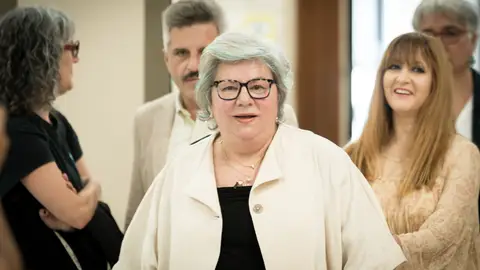 Dolores Vázquez recibe la Medalla a la Promoción de los Valores de Igualdad Dolores Vázquez recibe la Medalla a la Promoción de los Valores de Igualdad