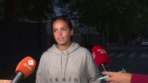 Gloria Camila atendiendo a la prensa