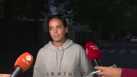 Gloria Camila atendiendo a la prensa Gloria Camila atendiendo a la prensa