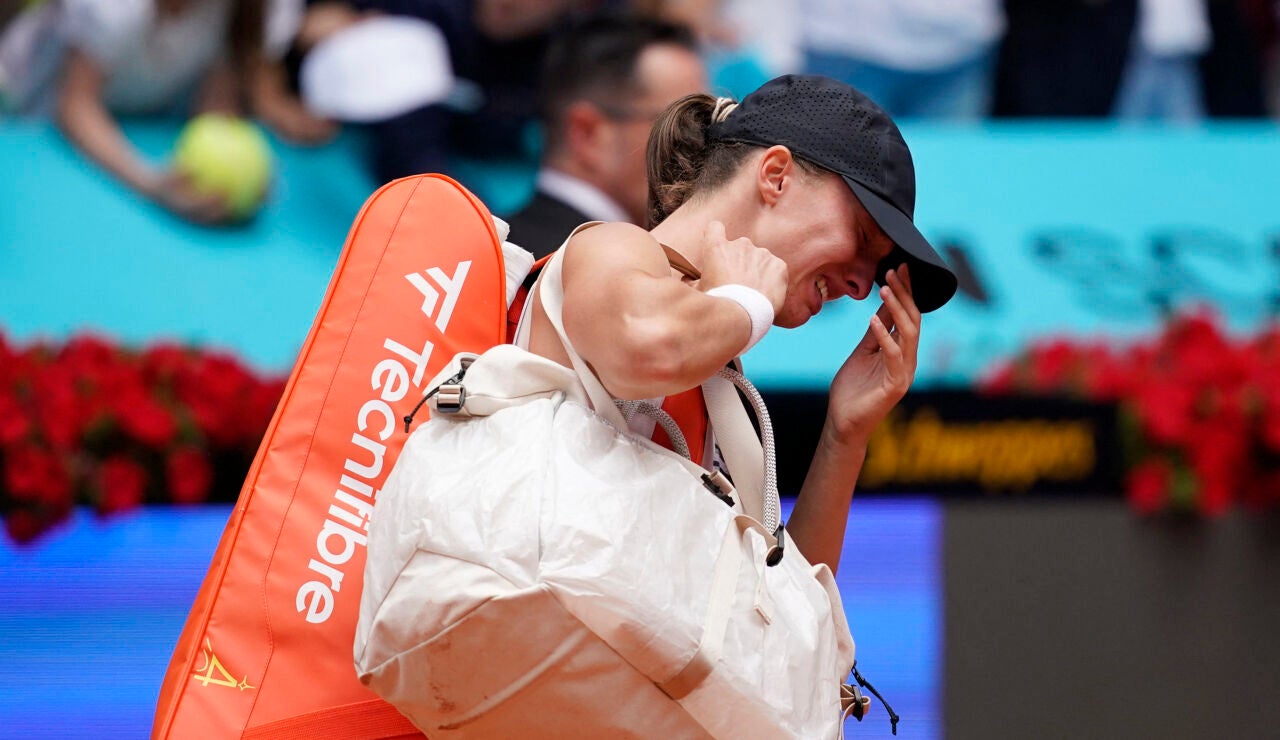 Swiatek se retira de la Caja M&aacute;gica entre l&aacute;grimas