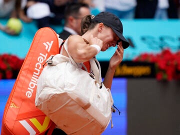 Swiatek se retira de la Caja M&aacute;gica entre l&aacute;grimas