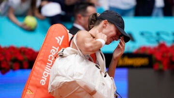 Swiatek se retira de la Caja M&aacute;gica entre l&aacute;grimas