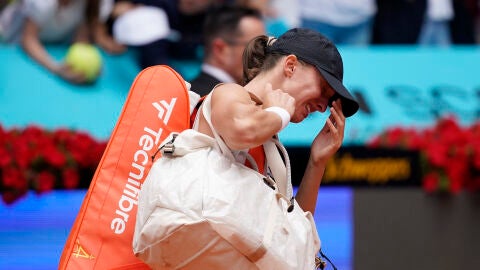 Swiatek se retira de la Caja M&aacute;gica entre l&aacute;grimas