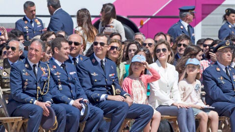Felipe VI, Letizia, Leonor y Sofía en un acto militar