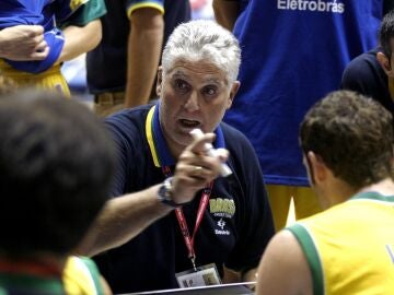 Moncho Monsalve entrenando a Brasil en 2009