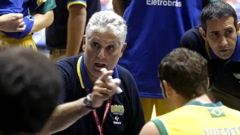 Moncho Monsalve entrenando a Brasil en 2009 Moncho Monsalve entrenando a Brasil en 2009