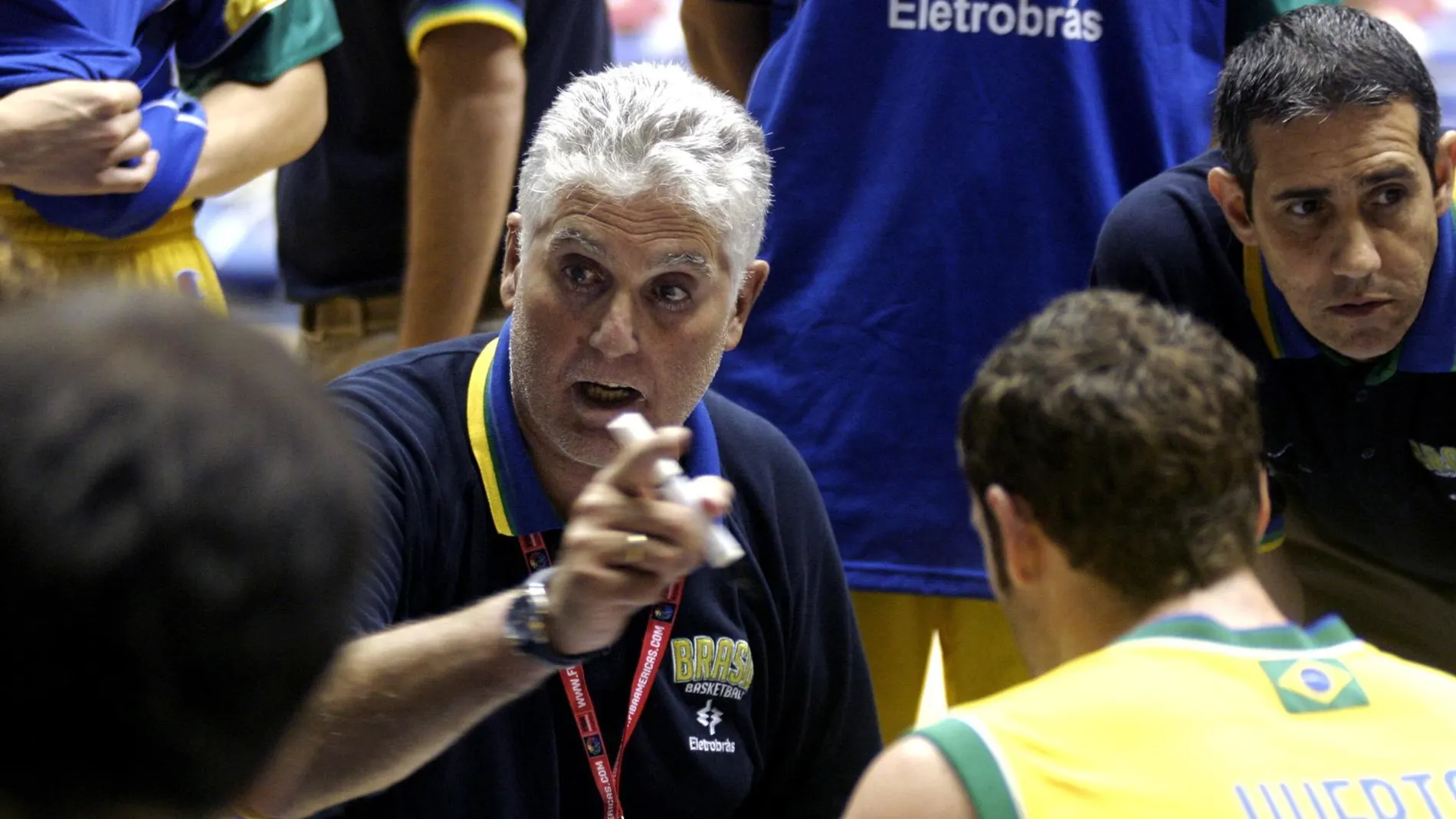 Moncho Monsalve entrenando a Brasil en 2009 Moncho Monsalve entrenando a Brasil en 2009