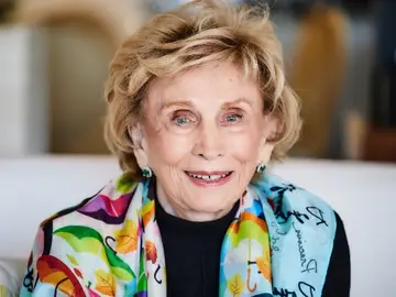 Muere Edith Eger a los 98 años, autora de 'La bailarina de Auschwitz' y superviviente del Holocausto Muere Edith Eger a los 98 años, autora de 'La bailarina de Auschwitz' y superviviente del Holocausto