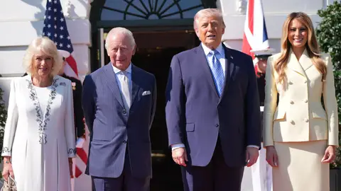 Carlos III y Camila del Reino Unido posan con Donald y Melania Trump Carlos III y Camila del Reino Unido posan con Donald y Melania Trump