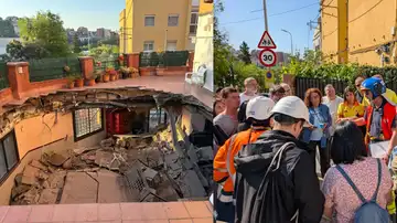 Una terraza se derrumba en el interior de un bar en Santa Coloma de Gramenet Una terraza se derrumba en el interior de un bar en Santa Coloma de Gramenet