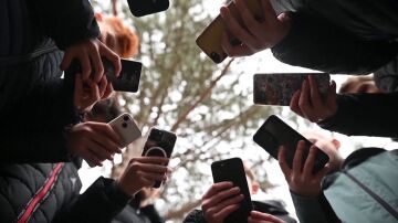 Menores de edad accediendo a las redes sociales