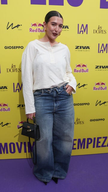 Alba Díaz posando para la prensa