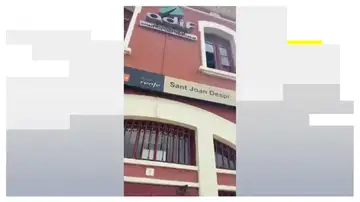 Los okupas bloquean desde hace meses una estación de tren de Barcelona Los okupas bloquean desde hace meses una estación de tren de Barcelona