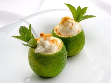 Receta de mousse helada de lima lim&oacute;n, de Argui&ntilde;ano: "Un postre de restaurante de lujo, pero hecho en casa"
